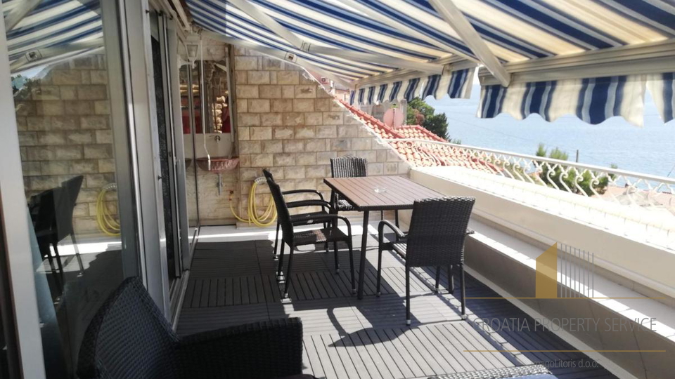 Apartment villa with pool 70 m from the beach in the vicinity of Split!
