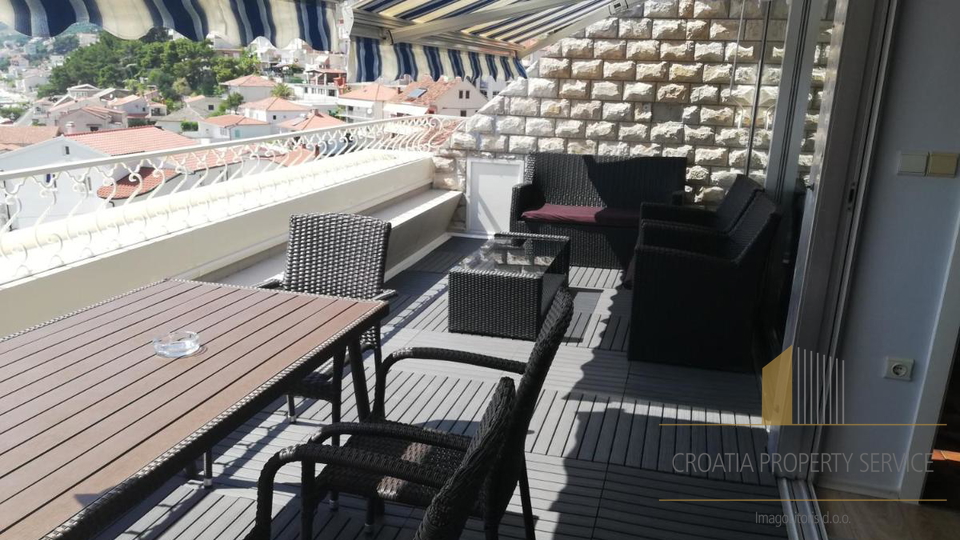 Apartment villa with pool 70 m from the beach in the vicinity of Split!
