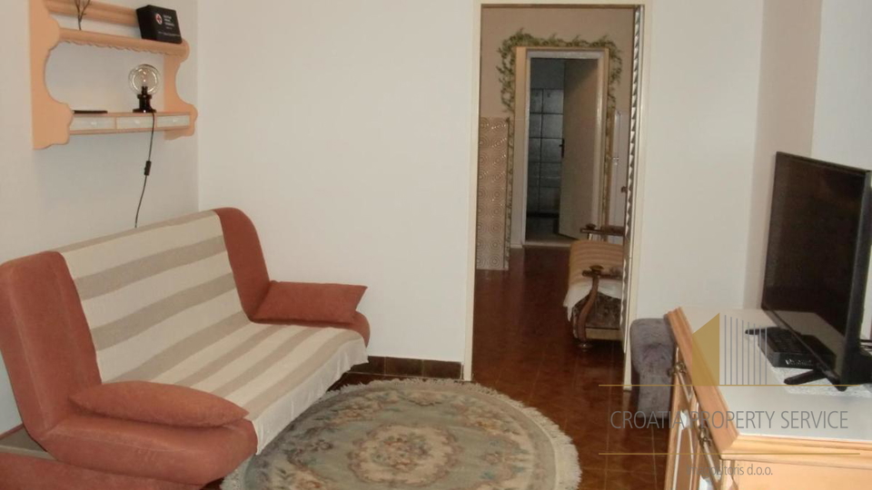 Apartment villa with pool 70 m from the beach in the vicinity of Split!