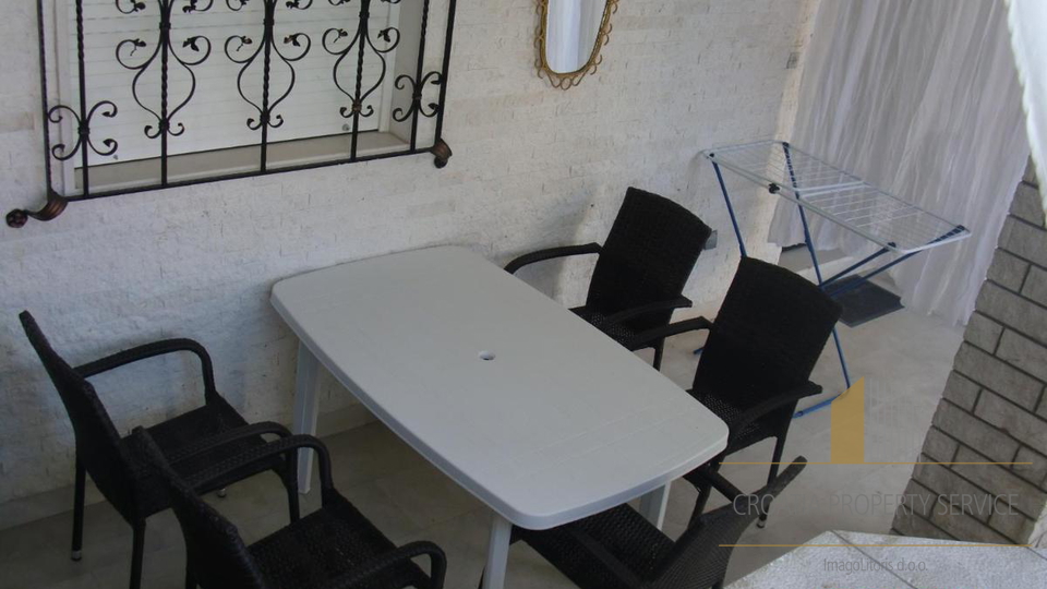 Apartment villa with pool 70 m from the beach in the vicinity of Split!