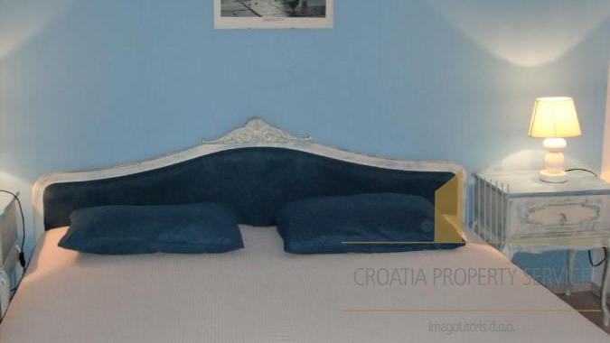 Apartment villa with pool 70 m from the beach in the vicinity of Split!
