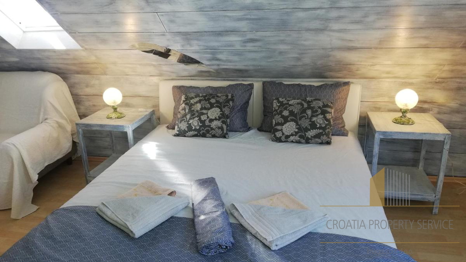 Apartment villa with pool 70 m from the beach in the vicinity of Split!