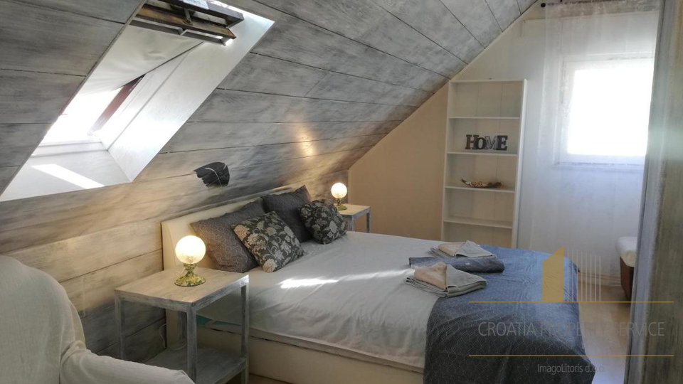 Apartment villa with pool 70 m from the beach in the vicinity of Split!