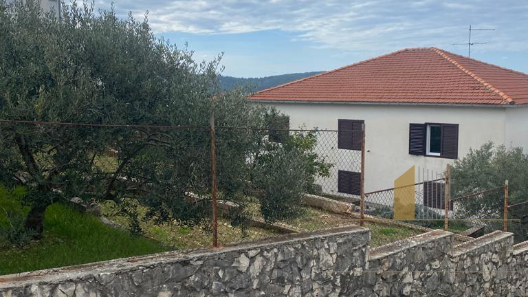 House, 1500 m2, For Sale, Trogir - Čiovo