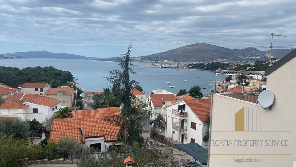 House, 1500 m2, For Sale, Trogir - Čiovo