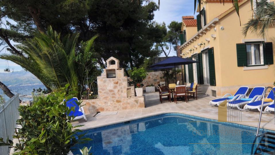 Charming villa on the beach on the island of Brač!