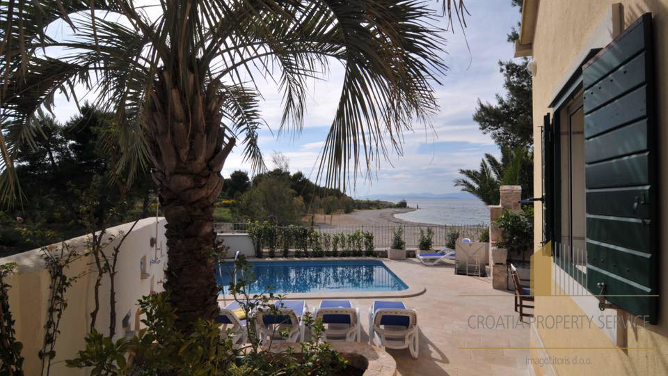 Charming villa on the beach on the island of Brač!