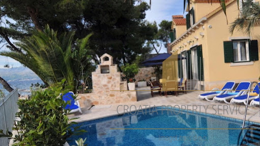 Charming villa on the beach on the island of Brač!