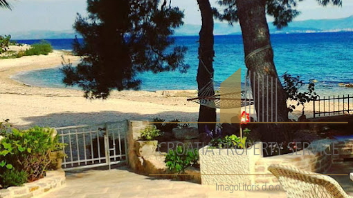 Charming villa on the beach on the island of Brač!