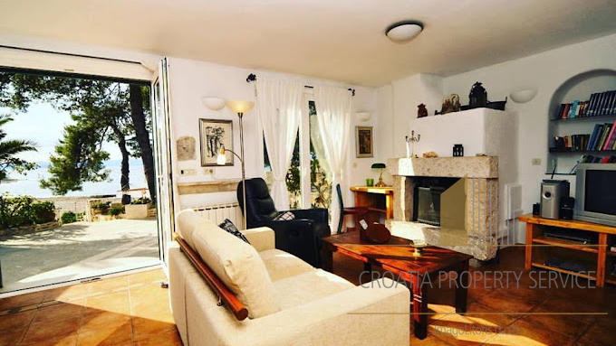 Charming villa on the beach on the island of Brač!