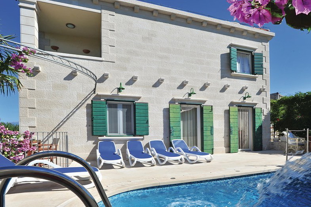 Elegant stone villa with sea view on the island of Brač!