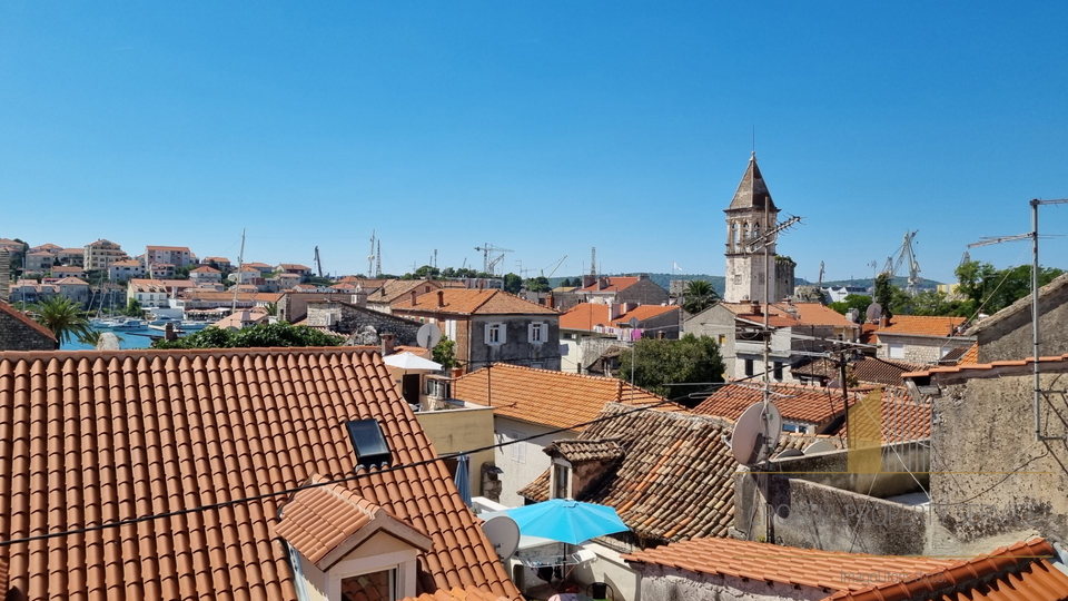 Luxuriously renovated stone house with a terrace - Trogir!