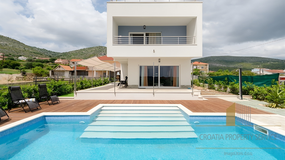 New modern villa with roof terrace and sea view - Trogir!