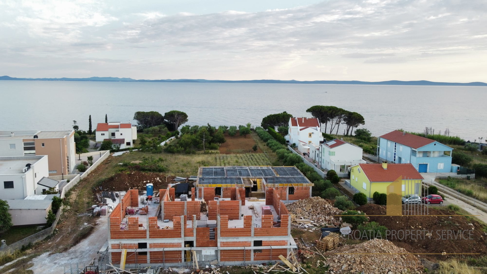 Luksuzni penthouse s krovnom terasom 70 m od mora - Privlaka!