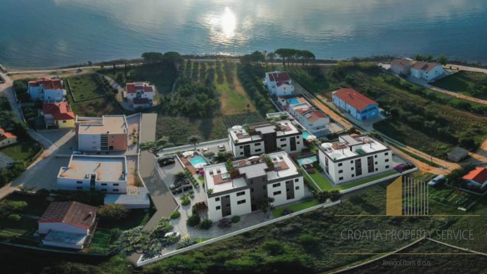Luksuzni penthouse s krovnom terasom 70 m od mora - Privlaka!