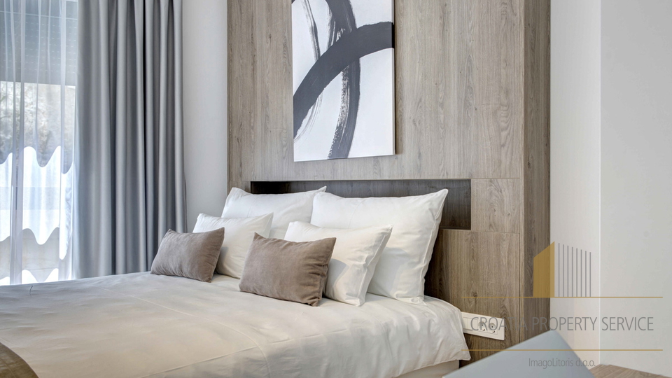 Luksuzni penthouse s krovnom terasom 70 m od mora - Privlaka!