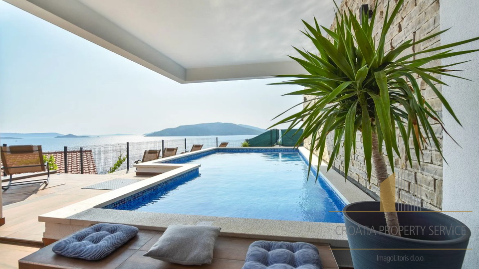 Luxury villa with a panoramic view of the sea on the island of Čiovo!