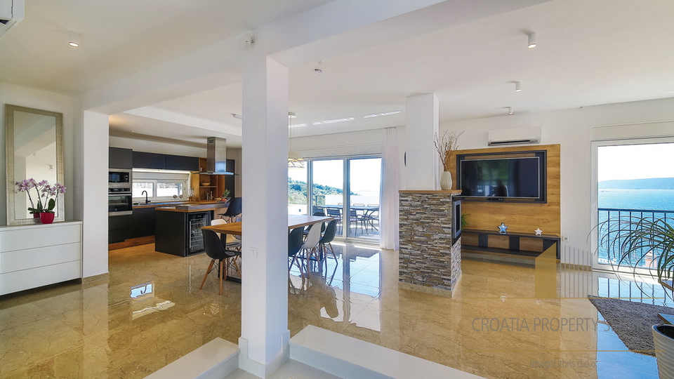 Luxury villa with a panoramic view of the sea on the island of Čiovo!