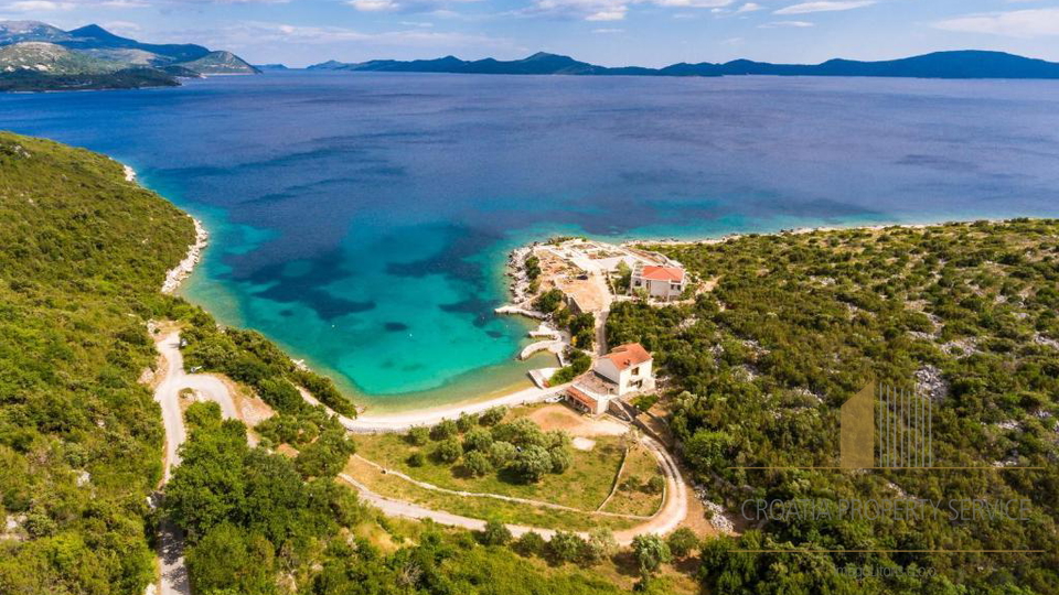 Villa di lusso con piscina, a 80 metri dal mare – tra Dubrovnik e Pelješac!
