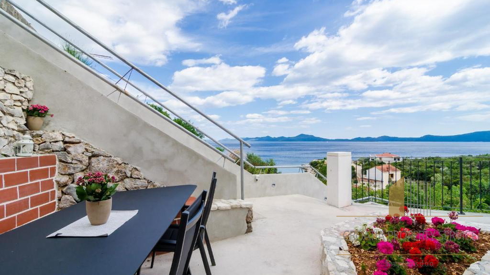 Villa di lusso con piscina, a 80 metri dal mare – tra Dubrovnik e Pelješac!