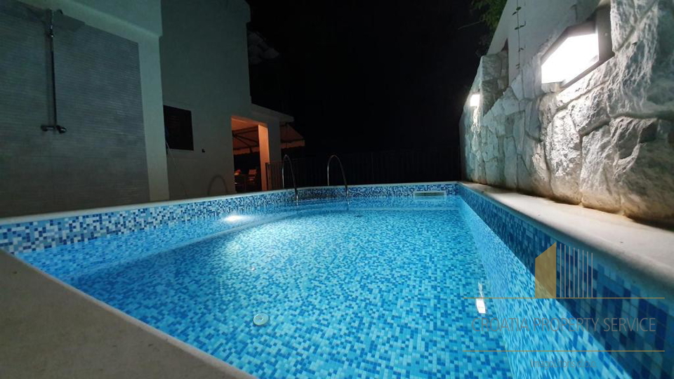 Villa di lusso con piscina, a 80 metri dal mare – tra Dubrovnik e Pelješac!