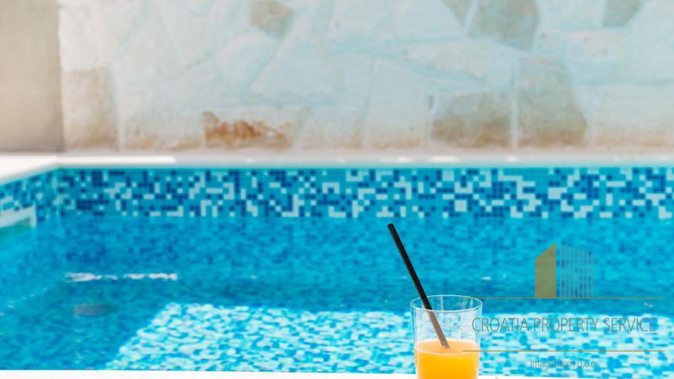 Villa di lusso con piscina, a 80 metri dal mare – tra Dubrovnik e Pelješac!