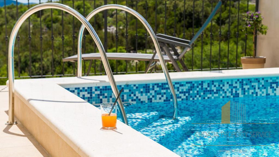 Villa di lusso con piscina, a 80 metri dal mare – tra Dubrovnik e Pelješac!