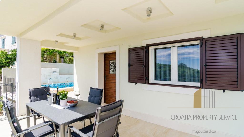 Villa di lusso con piscina, a 80 metri dal mare – tra Dubrovnik e Pelješac!