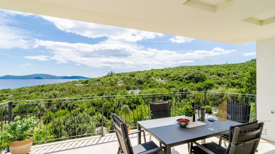 Villa di lusso con piscina, a 80 metri dal mare – tra Dubrovnik e Pelješac!