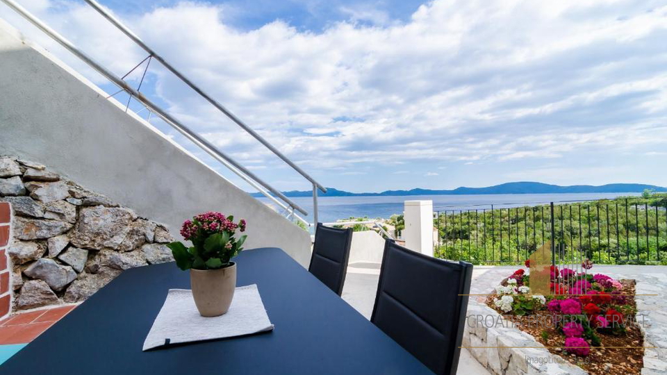 Villa di lusso con piscina, a 80 metri dal mare – tra Dubrovnik e Pelješac!