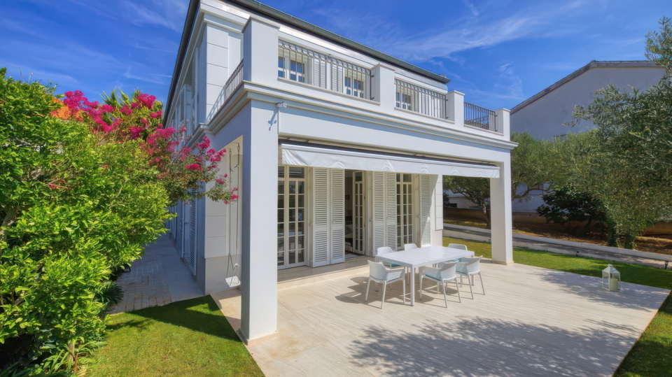 &Pcy;&rcy;&iecy;&kcy;&rcy;&acy;&scy;&ncy;&acy;&yacy; &rcy;&ocy;&scy;&kcy;&ocy;&shcy;&ncy;&acy;&yacy; &vcy;&icy;&lcy;&lcy;&acy; &pcy;&iecy;&rcy;&vcy;&acy;&yacy; &lcy;&icy;&ncy;&icy;&yacy; &ucy; &mcy;&ocy;&rcy;&yacy; - &Zcy;&acy;&dcy;&acy;&rcy;&excl;