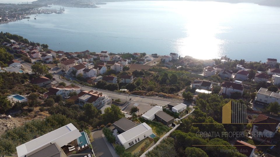 Luxury semi-detached villa with sea view in a prestigious location near Trogir!