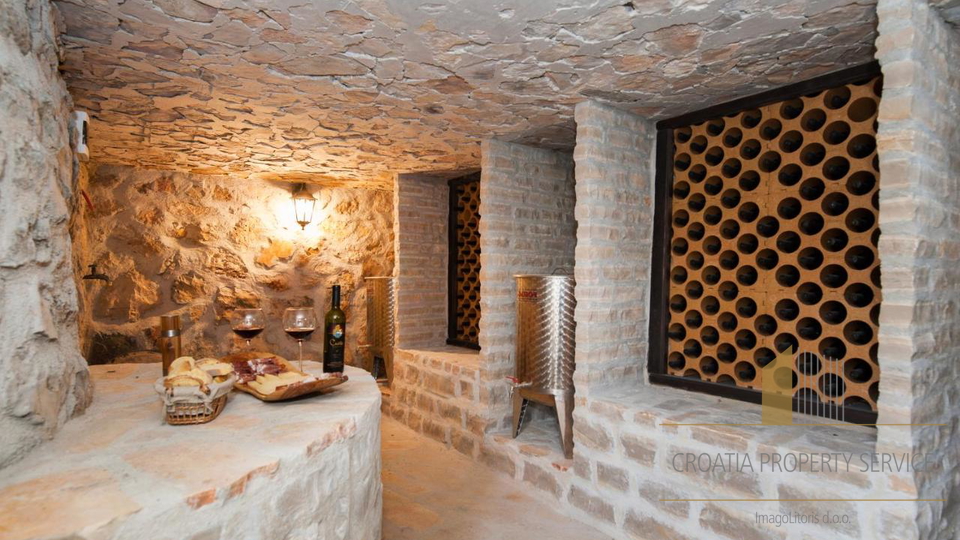 Eine einzigartige Luxusimmobilie auf einem Grundstück von 10.000 m2 in Milna auf der Insel Brač!