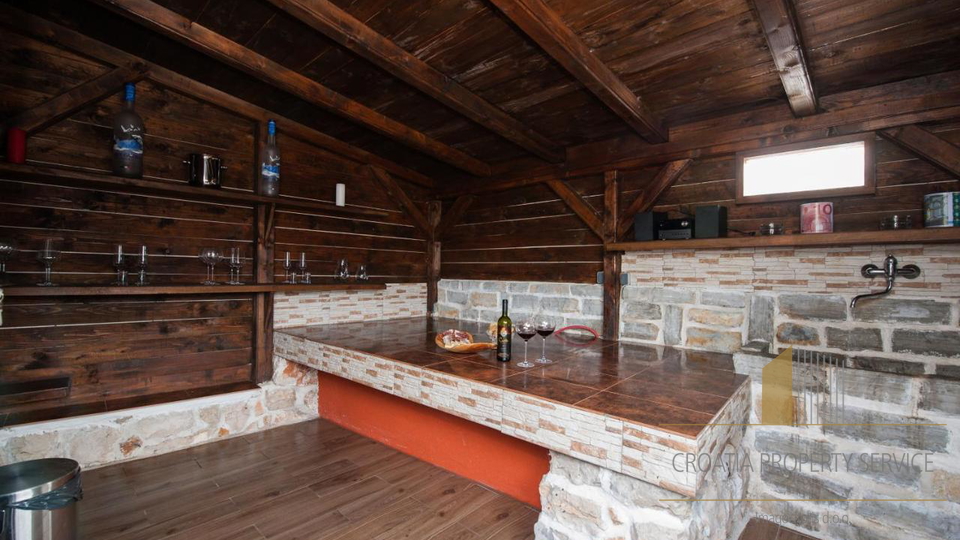 Eine einzigartige Luxusimmobilie auf einem Grundstück von 10.000 m2 in Milna auf der Insel Brač!