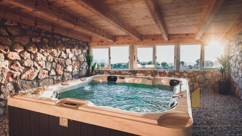 Eine einzigartige Luxusimmobilie auf einem Grundstück von 10.000 m2 in Milna auf der Insel Brač!