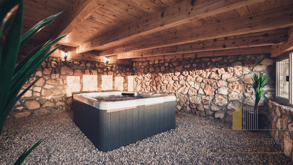 Eine einzigartige Luxusimmobilie auf einem Grundstück von 10.000 m2 in Milna auf der Insel Brač!