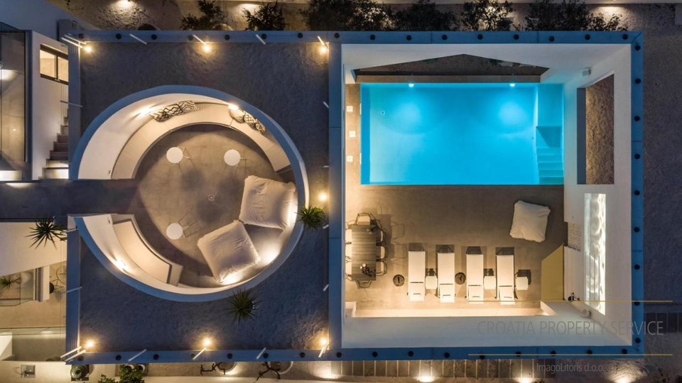 Luxury villa with its own outdoor cinema 50 m from the beach in Supetar on the island of Brač!