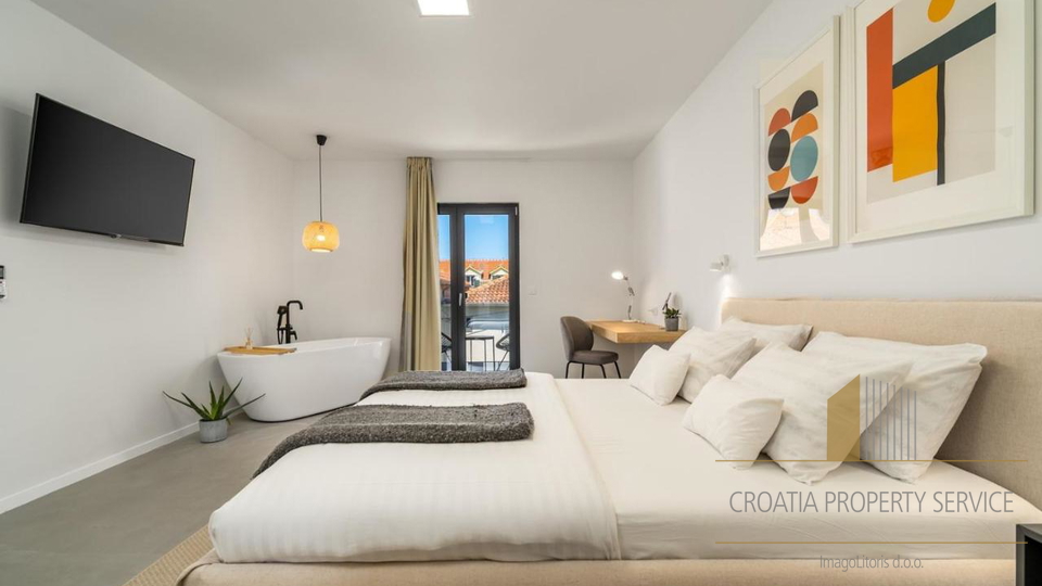Luxury villa with its own outdoor cinema 50 m from the beach in Supetar on the island of Brač!