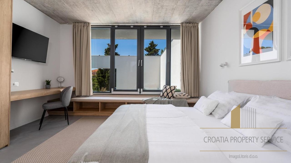 Luxury villa with its own outdoor cinema 50 m from the beach in Supetar on the island of Brač!