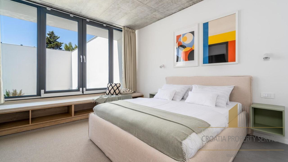 Luxury villa with its own outdoor cinema 50 m from the beach in Supetar on the island of Brač!