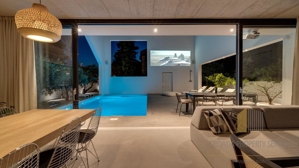 Luxury villa with its own outdoor cinema 50 m from the beach in Supetar on the island of Brač!