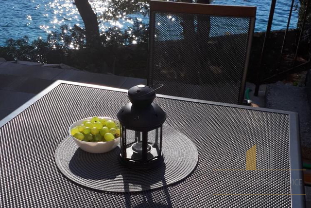 Апартманска кућа први ред до мора – Рањањ!