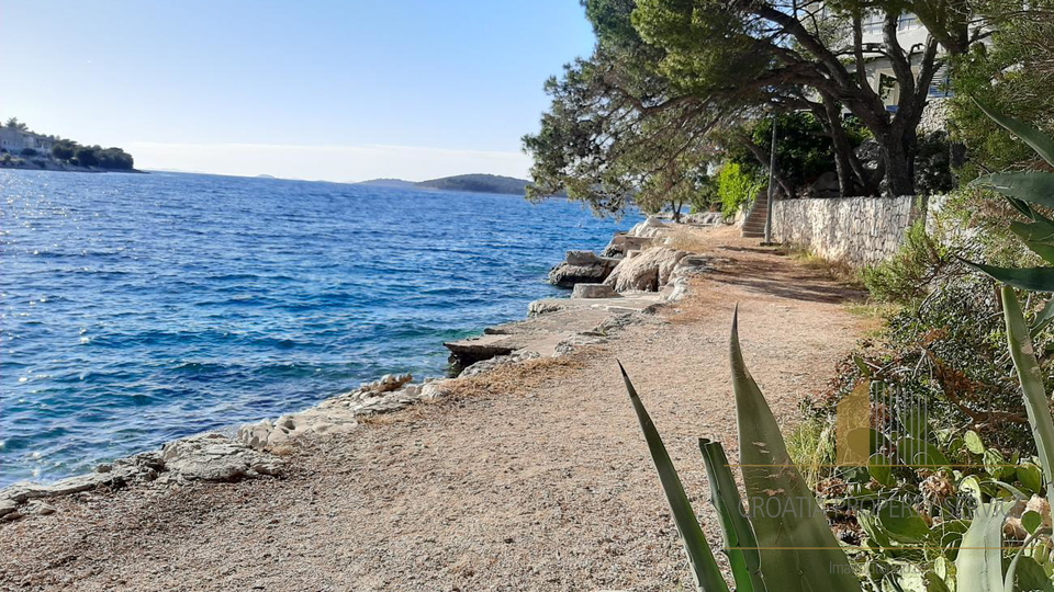 Апартманска кућа први ред до мора – Рањањ!