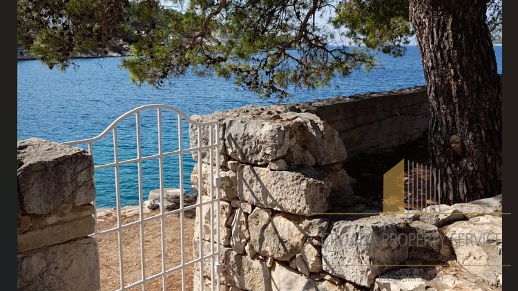 Апартманска кућа први ред до мора – Рањањ!