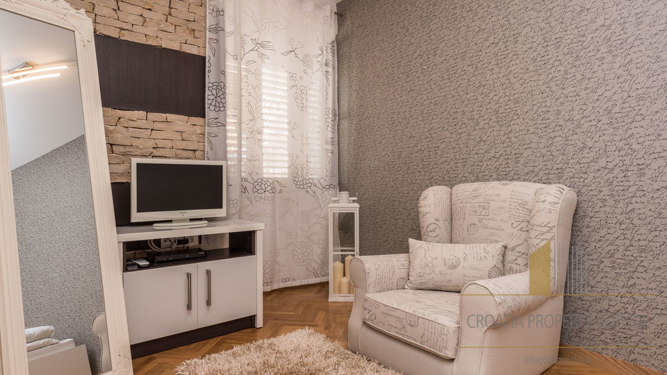 Apart-hotel sa 6 apartmana u povijesnoj jezgri Zadra!