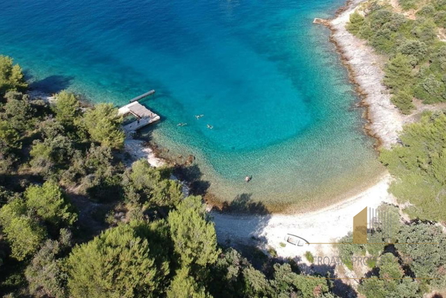 Эксклюзивный сельскохозяйственный земельный участок площадью 300 000 м² на острове Жут, Корнати!