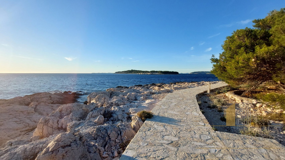 Luxury apartment in an attractive location 50 meters from the sea near Šibenik!