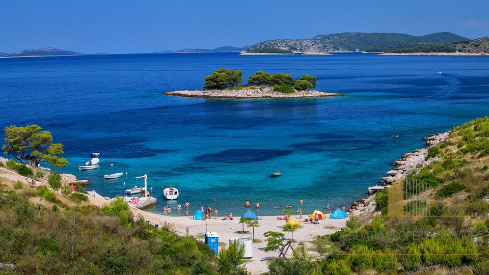 Luxury apartment in an attractive location 50 meters from the sea near Šibenik!