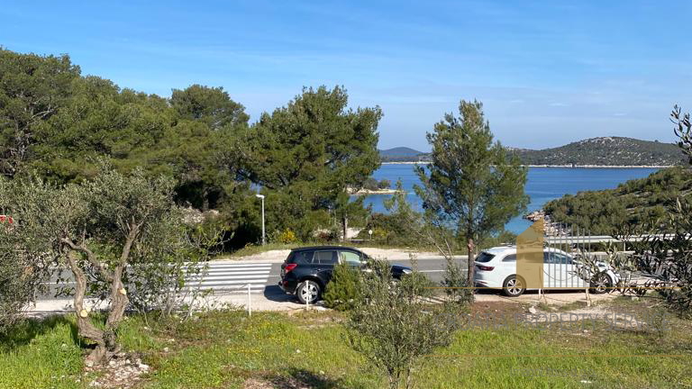 Luxury apartment in an attractive location 50 meters from the sea near Šibenik!