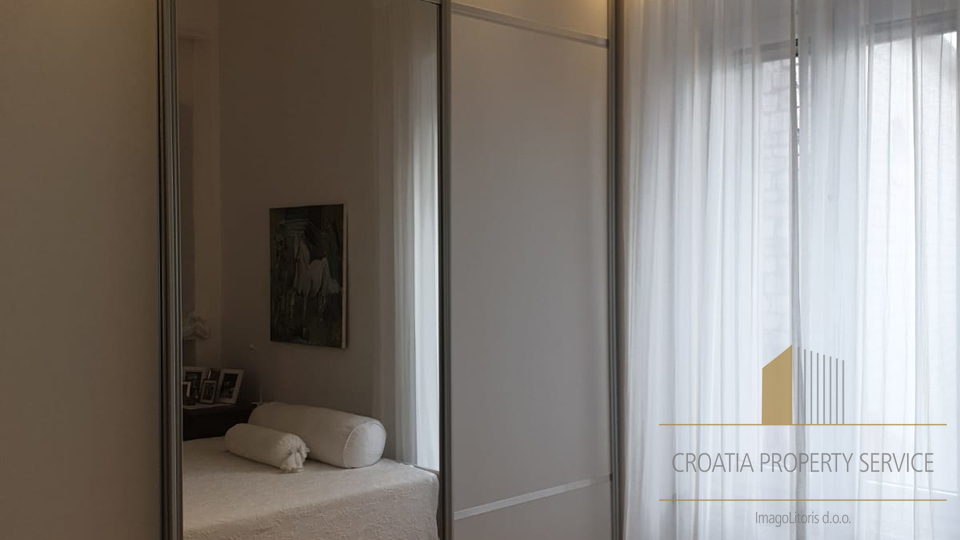 Wohnung in attraktiver Lage 30 m vom Meer entfernt im Zentrum von Kaštel Stari!